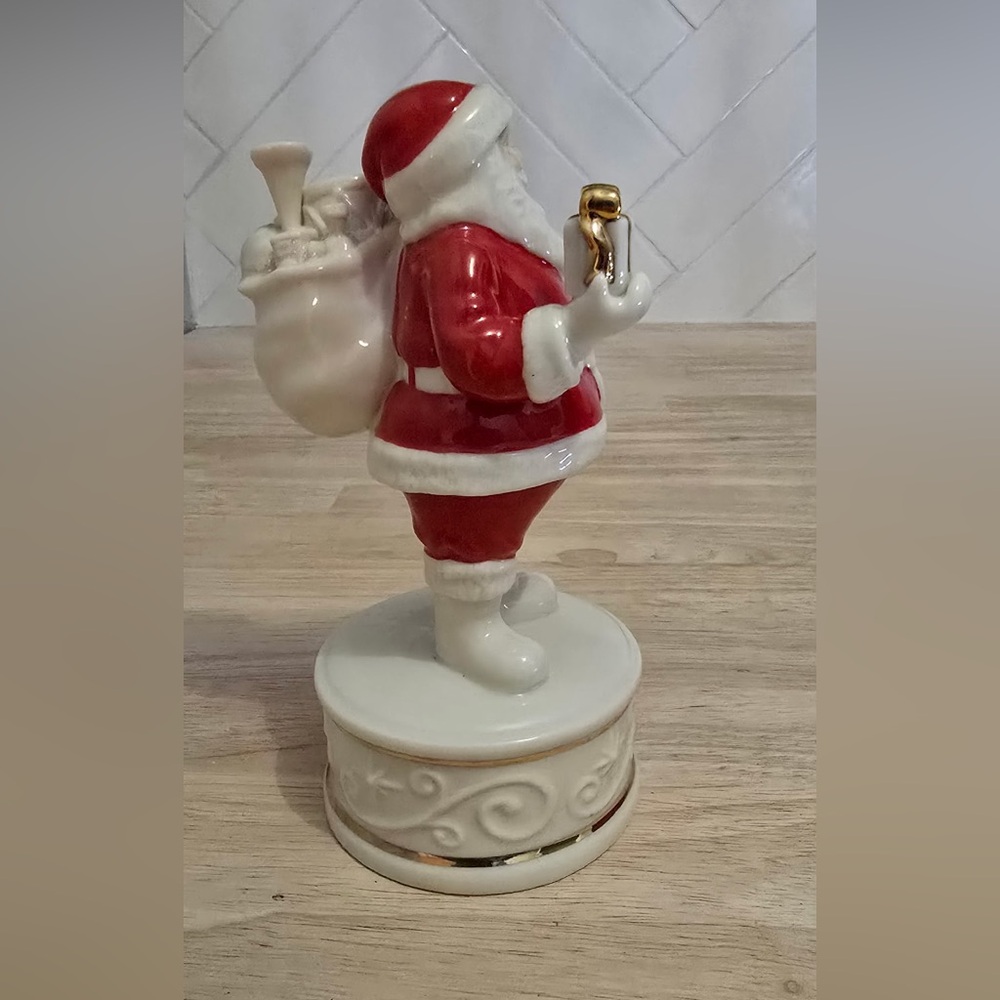 Lenox Musical Santa Figurine Porcelain Gold Trim Wonderland Wishes w/Box - Picture 7 of 9